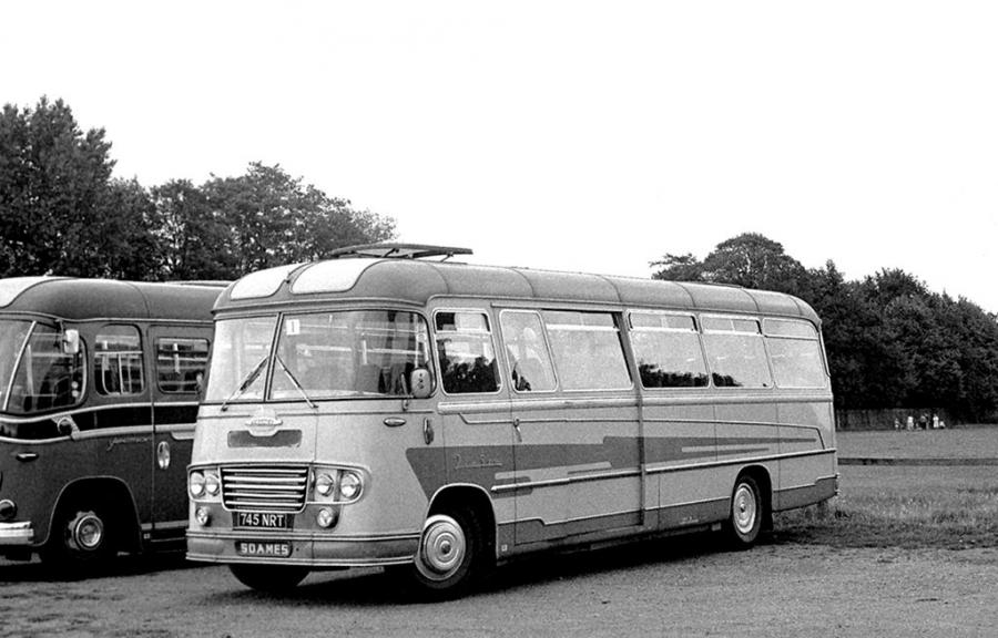  Ford Thames 570E Yeates Fiesta (C41F) 1963 года  (фото 1 из 1)